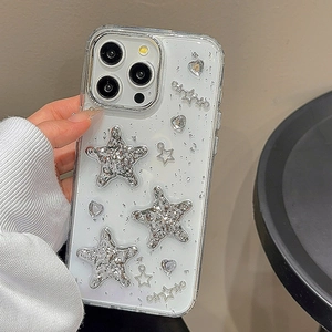 Coque iPhone transparente avec étoiles 3D argentées, cœurs et accents de paillettes