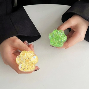 Détail du support de téléphone patte de chat à paillettes en résine aurore verte
