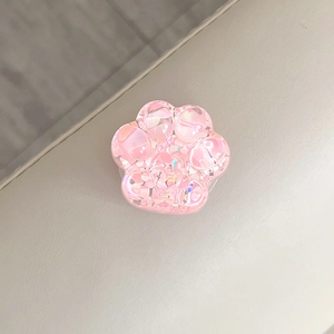Gros plan d'un support de téléphone patte de chat rose avec paillettes scintillantes