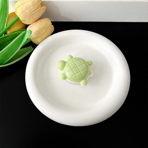 Gedetailleerde weergave van een schattige groene 3D-schildpad intrekbare telefoonhouder