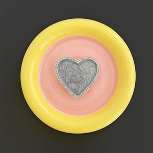 Detailed view of heart-shaped magnetic phone grip with silver rhinestones and grey marble texture