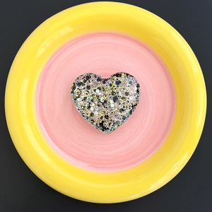 Detailed view of heart-shaped glitter phone grip with gold and silver sequins