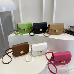 Sacs bandoulière vintage en similicuir avec boucle dorée en six couleurs variées