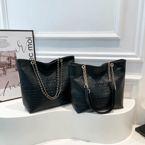 Women Black Crocodile Embossed PU Leather Tote Bag Large Capacity Commuter Shoulder Bag With Gold Chain Strap Korean Fashion