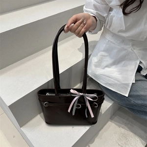 Sac fourre-tout marron foncé avec nœud élégant et finition en cuir mat pour femme
