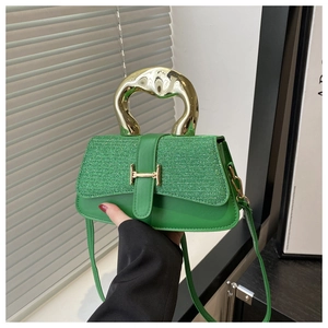 Grüne Handtasche mit Stoffoberfläche, goldenem Griff und H-förmigem Metallverschluss