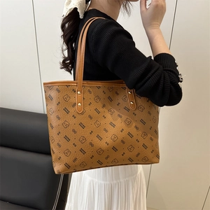 Brown large capacity tote bag with bear patterns and slender shoulder straps