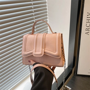Sac à main rose à motif crocodile avec poignée et bandoulière chaîne pour femme