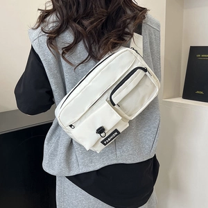 Sac de poitrine blanc cassé à poches multiples avec fenêtre et étiquette FASHION