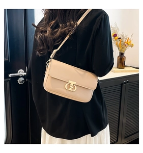 Detailed view of the double-ring gold clasp on a beige PU leather crossbody flap bag