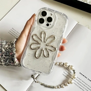 Klare iPhone Hülle mit silberner Glitzerblume und elegantem Perlenarmband für das Handgelenk