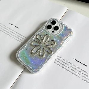 Detailansicht des irisierenden Glitzer-Finishs und des silbernen Blumen-Designs