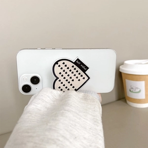Détail du support de téléphone cœur rose avec texte Best Wishes sur mobile blanc