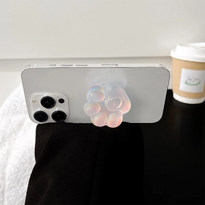 Détail du support téléphone patte de chat 3D avec finition opale irisante et cœur