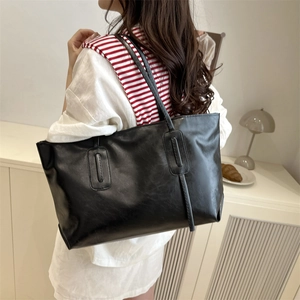 Retro black faux leather tote bag with a high-gloss finish for daily commute