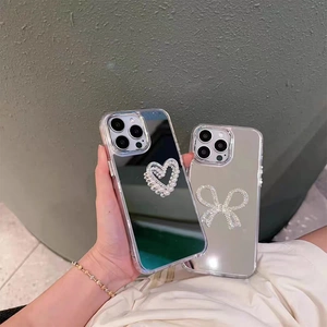Coque iPhone miroir argentée avec cœur en perles et nœud en strass pour série iPhone