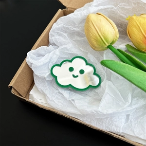 Detailed macro view of the cute cloud-shaped mirror phone grip stand in packaging.