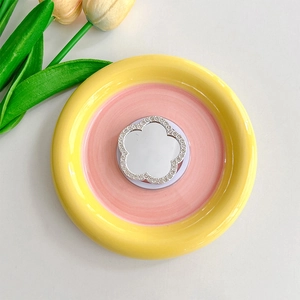 Floral phone grip featuring a centered glass mirror and sparkling rhinestone petal edges