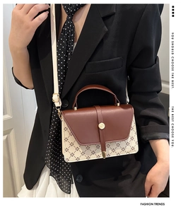 Retro contrast shoulder bag with brown leather flap and vintage floral pattern