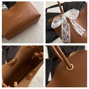 Detalle de bolso tote de cuero PU marrón con cierre magnético y lazo de encaje blanco