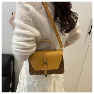 Detail of a yellow contrast crossbody bag with diamond lattice pattern and metal buckle