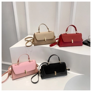 Women PU Leather Crossbody Bag Simple Small Square Handbag With Lock Closure And Adjustable Strap For Daily Matching