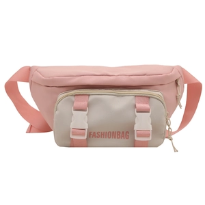 Sac bandoulière sport en nylon rose et gris avec boucle réglable et lettrage