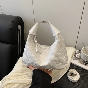 Sac à bandoulière en dentelle blanche avec papillons 3D et broderie florale chic