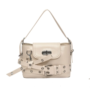 Sac bandoulière rétro crème avec sangle à œillets et fermoir rotatif métallique chic