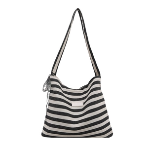 Grand sac cabas en toile rayée avec nœud en dentelle noire et large bandoulière