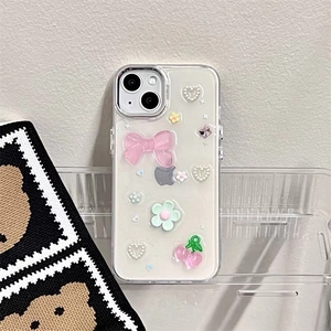 Detailansicht der transparenten iPhone-Hülle mit 3D-Schleife und Blumen