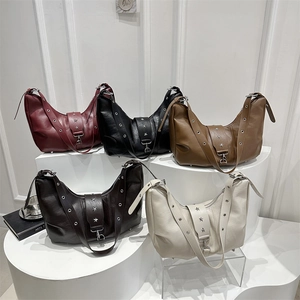 Retro Hobo Shoulder Bag PU Leather Large Capacity Star Rivets Studded Adjustable Strap Y2K Punk Style Commuter For Women