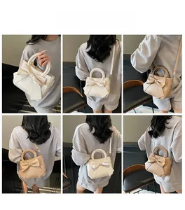 Détails du sac seau à nœud papillon porté en main et en bandoulière pour femme