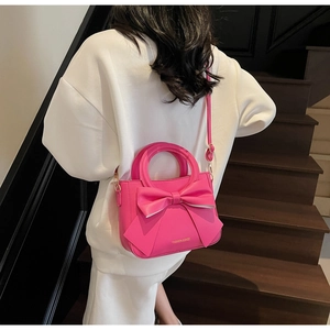 Detailed view of the rose pink tote bag with a large bow and elegant leather finish