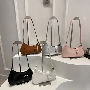 Minimalistische PU-Leder Hobo-Taschen in fünf Farben mit silberner Metallschnalle Dekor