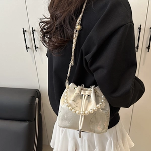 New Chinese style embroidered bucket bag with pearl handle and floral prints