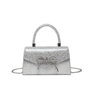 Sac de soirée pailleté argenté avec nœud en strass étincelant et bandoulière chaîne