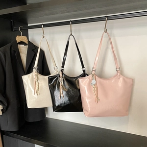 Glossy PU Leather Large Capacity Tote Bag For Women Street Style Commuter Shoulder Bag With Woven Pendant