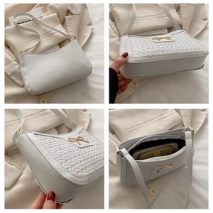 Vues détaillées du sac blanc motif crocodile avec nœud doré et accents de texture tissée