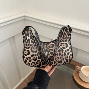 Sac à bandoulière chic à imprimé léopard avec bordure noire pour femme élégante et moderne