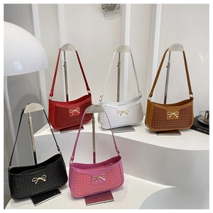 Sacs à bandoulière tressés à la mode avec nœuds dorés en cinq couleurs