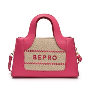 Umhängetasche in Pink und Beige mit BEPRO-Stickerei und stilvollem oberen Tragegriff