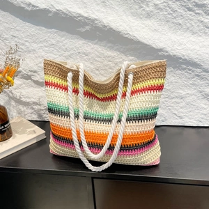 Sac de plage en paille tissée à rayures arc-en-ciel avec anses en corde pour l'été