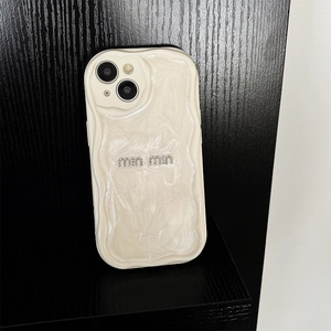 Detail of pearl white wavy phone case with glitter logo and rhinestone finish