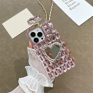 Custodia iPhone di lusso con strass rosa, specchio a cuore e tracolla a catena intrecciata