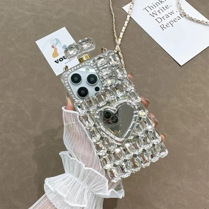 Custodia iPhone di lusso con strass, specchio a cuore, design profumo e catena