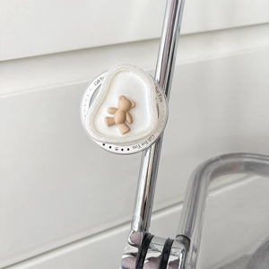 Close-up of magnetic phone grip with a 3D brown bear on a pearly white base