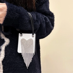 Coque de luxe en cuir blanc avec pompons en strass et dragonne pour téléphone pliant