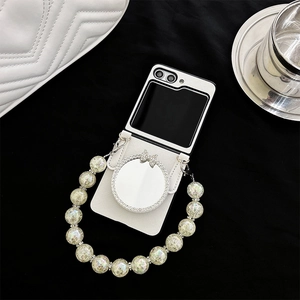 Detail of white leather case for Z Flip with pearl strap and bow mirror stand