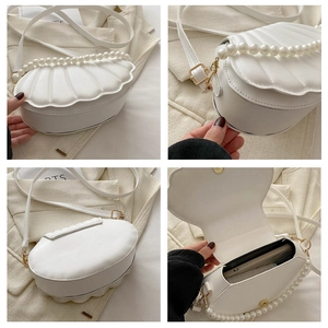 Détails du sac coquille blanc avec poignée en perles et texture matelassée chic